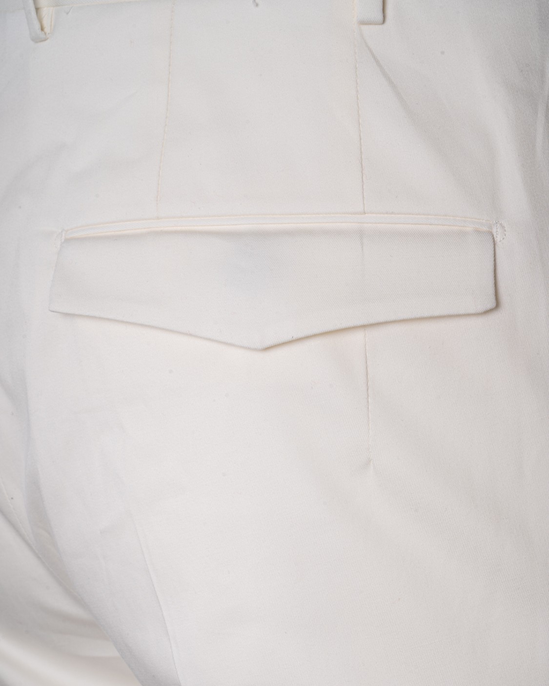 shop PT01  Pantalone: PT01 pantaloni elasticizzati in cotone e seta.
Slim fit.
Chiusura con zip e gancetto, sovrapposto.
Due tasche anteriori e due posteriori con pattina.
Composizione: 88% Cotone, 9% Seta, 3% Elastan.
Made in Romania.. COASMAZ00CL1 SD64-0010 number 945888